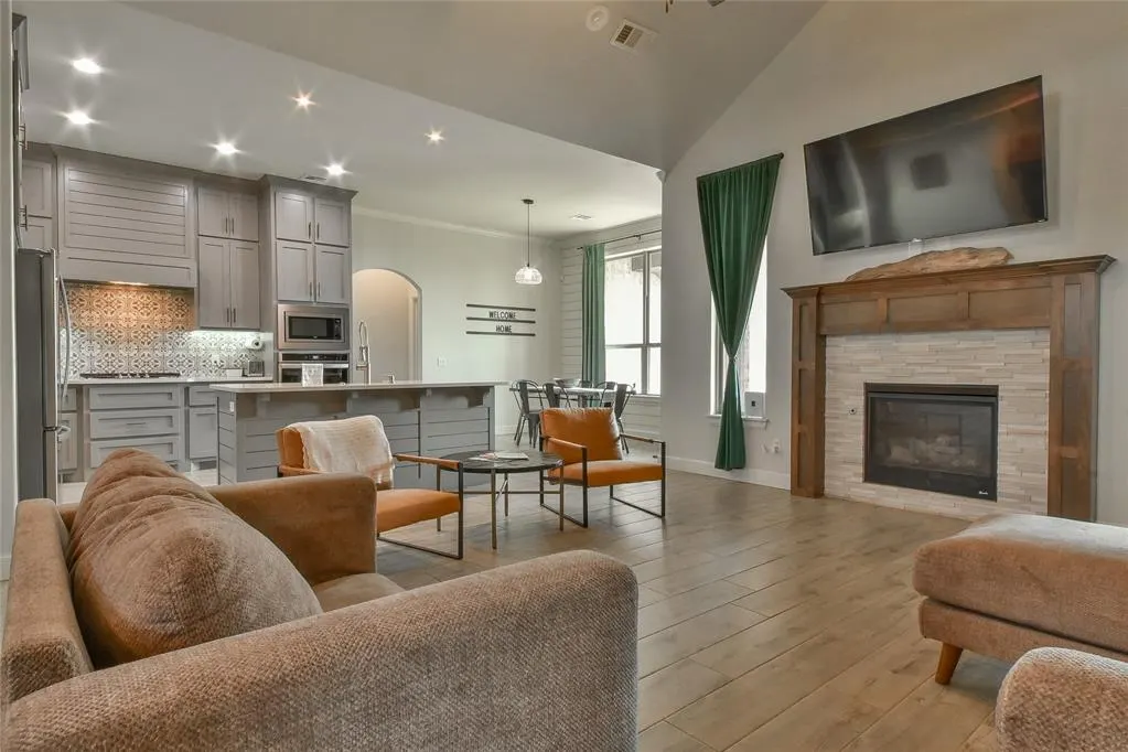 Photo 9 — 1208 N Wisteria Terrace, Mustang, OK 73064