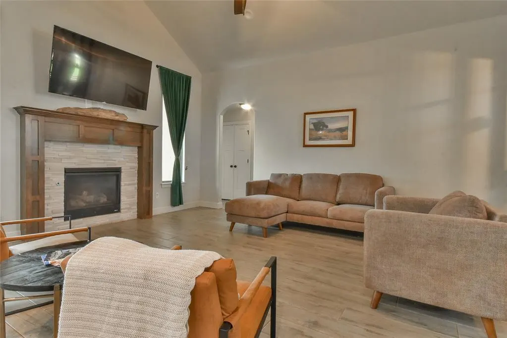 Photo 12 — 1208 N Wisteria Terrace, Mustang, OK 73064