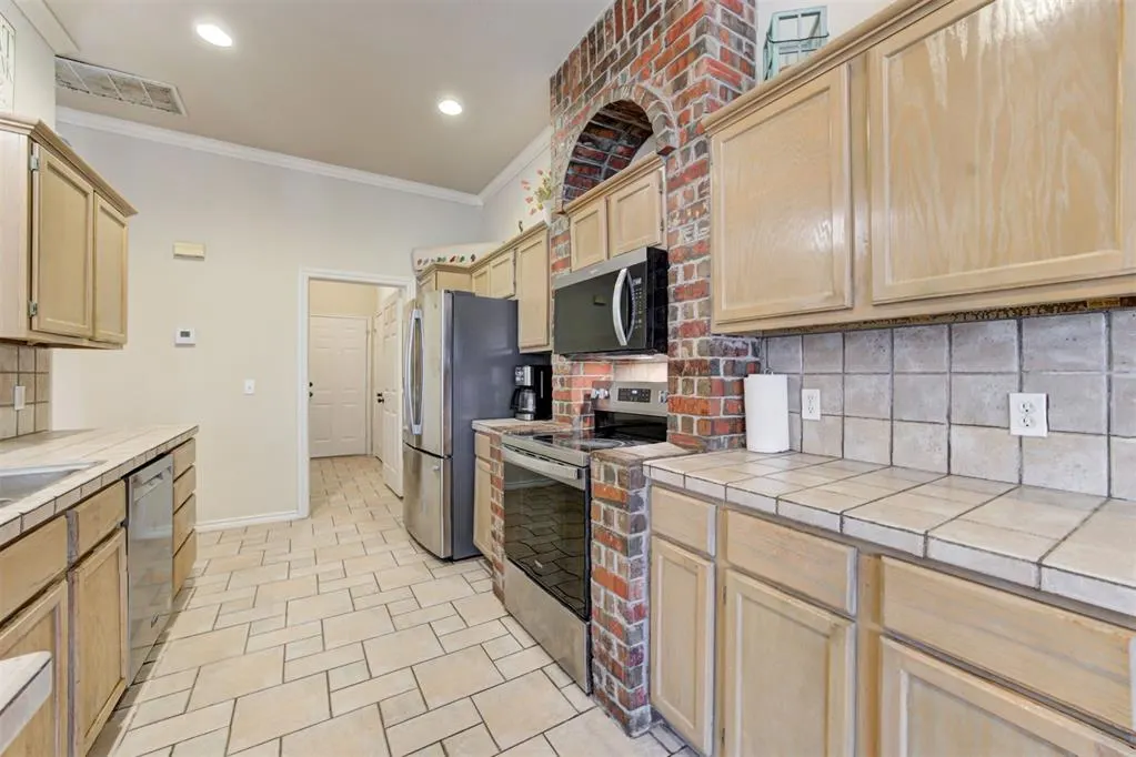 Photo 12 — 1617 Napa Valley Road, Edmond, OK 73013