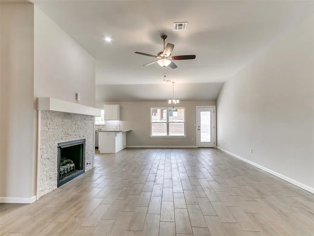 Photo 5 — 1804 Pin Cherry Lane, Moore, OK 73160