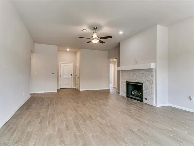 Photo 6 — 1804 Pin Cherry Lane, Moore, OK 73160
