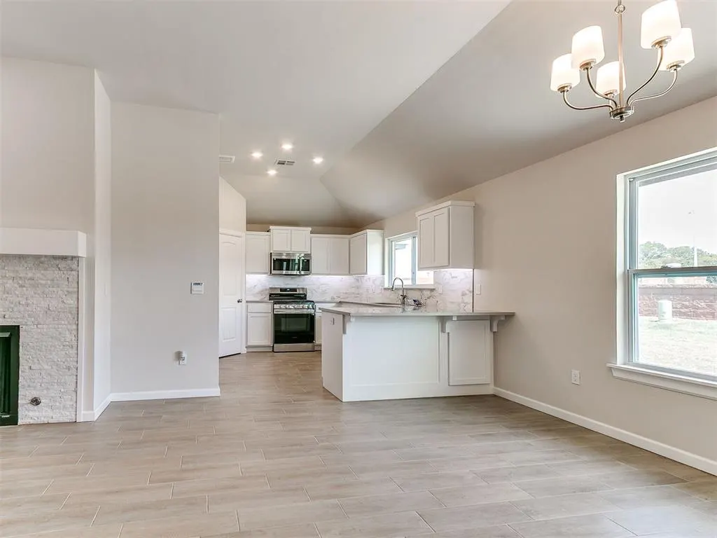 Photo 8 — 1804 Pin Cherry Lane, Moore, OK 73160