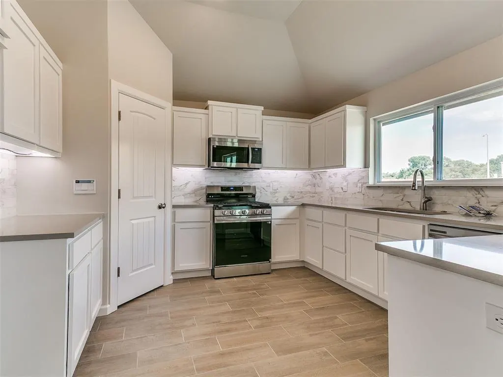 Photo 10 — 1804 Pin Cherry Lane, Moore, OK 73160