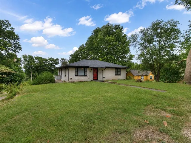 Photo 2 — 412 N 3rd Avenue, Purcell, OK 73080