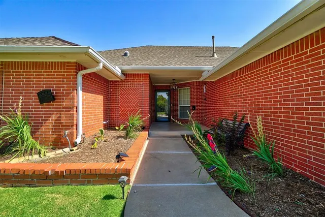 Photo 2 — 1209 SW 113th Street, Oklahoma City, OK 73170