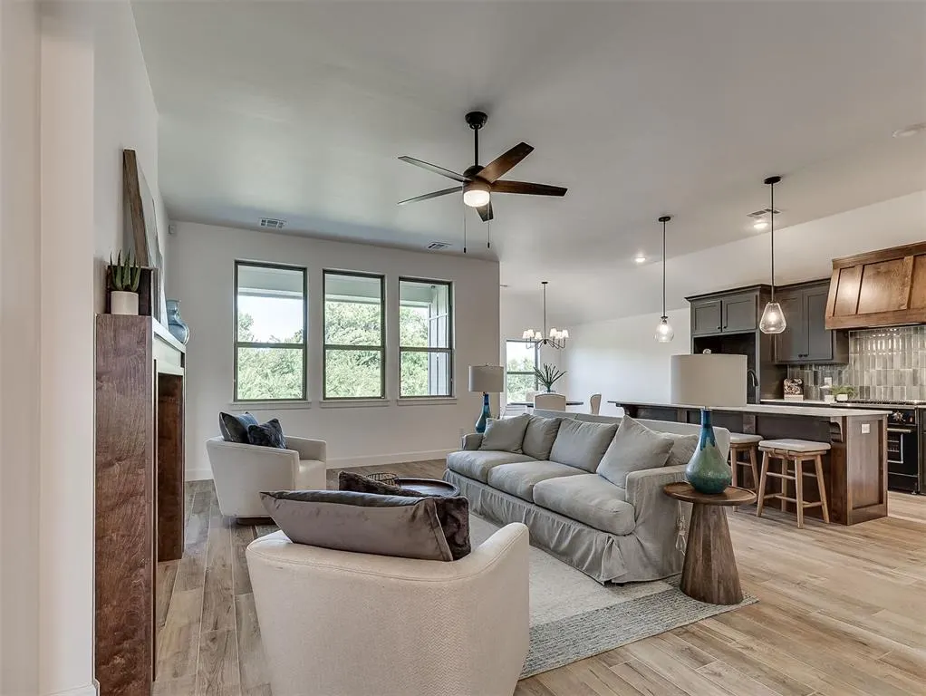 Photo 2 — 12501 Dolche Vita Drive, Yukon, OK 73099