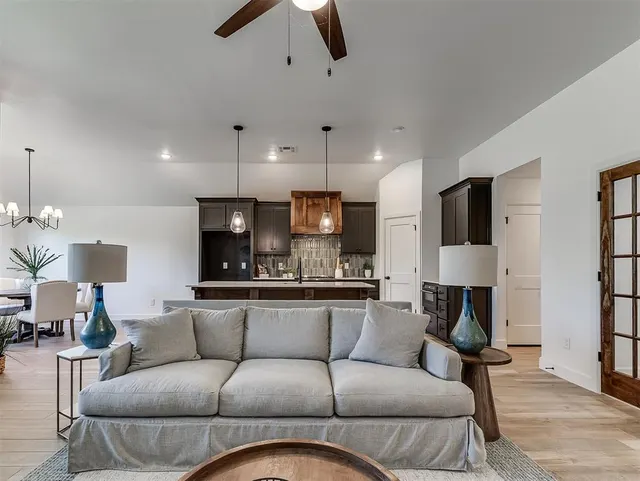 Photo 7 — 12501 Dolche Vita Drive, Yukon, OK 73099