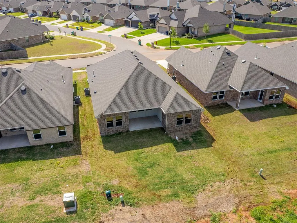 Photo 37 — 12501 Dolche Vita Drive, Yukon, OK 73099