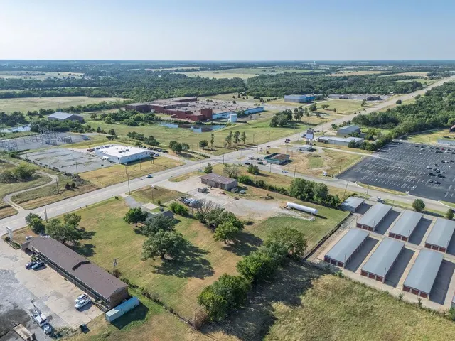 Photo 2 — 5603 N Harrison Street, Shawnee, OK 74804