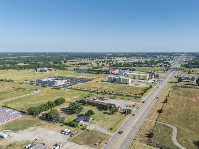 Photo 3 — 5603 N Harrison Street, Shawnee, OK 74804