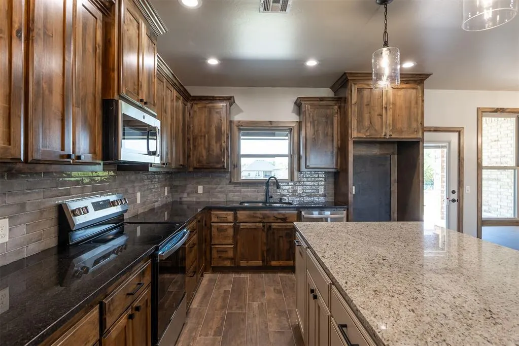 Photo 4 — 2433 Raven Circle, Blanchard, OK 73010