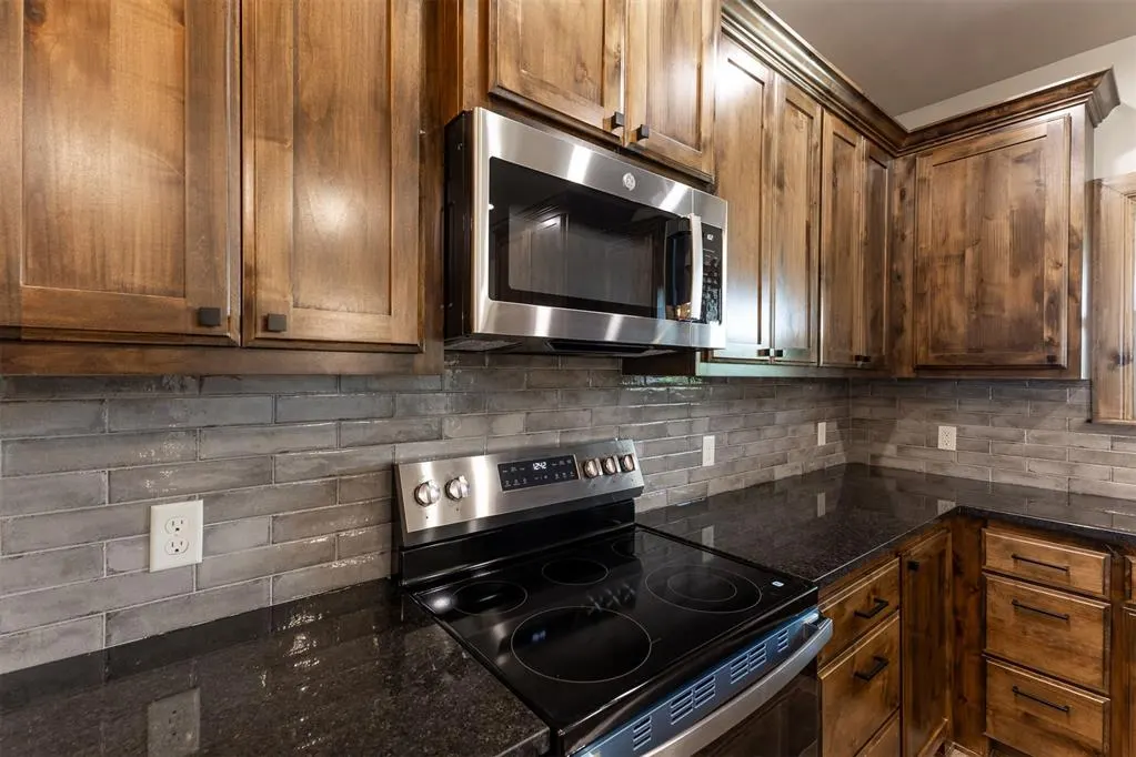 Photo 5 — 2433 Raven Circle, Blanchard, OK 73010