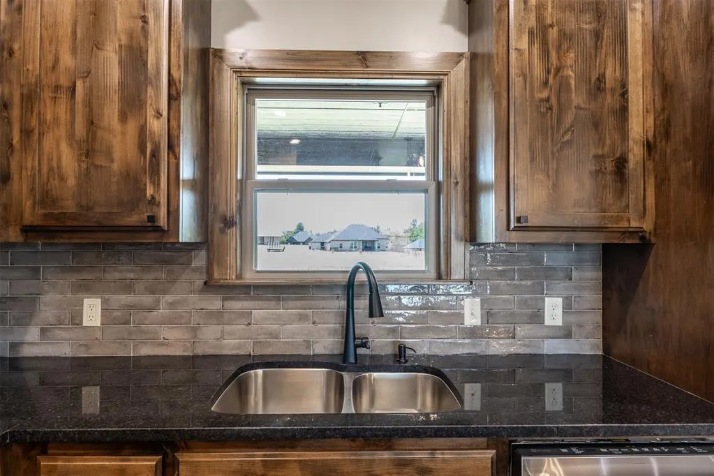 Photo 6 — 2433 Raven Circle, Blanchard, OK 73010