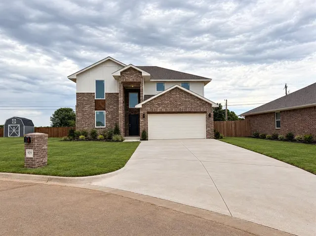 Front exterior — 939 SE 16th Terrace, Newcastle, OK 73065