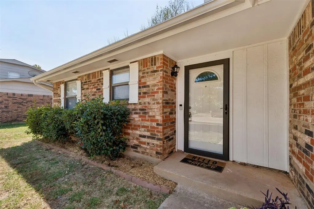 Photo 2 — 213 S Silver Drive, Mustang, OK 73064