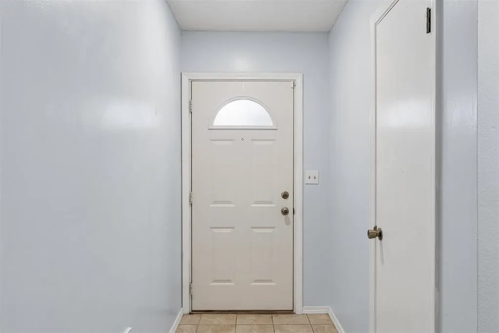 Photo 3 — 213 S Silver Drive, Mustang, OK 73064