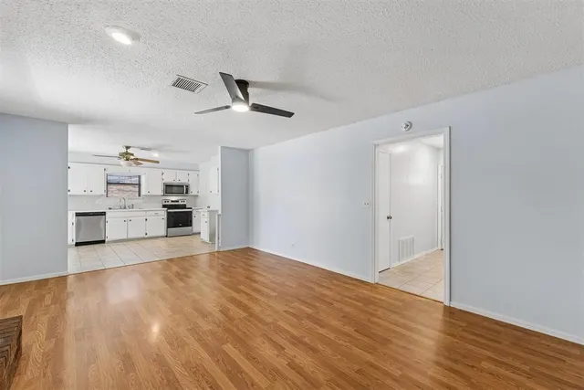 Photo 6 — 213 S Silver Drive, Mustang, OK 73064