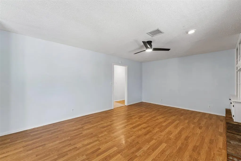 Photo 7 — 213 S Silver Drive, Mustang, OK 73064