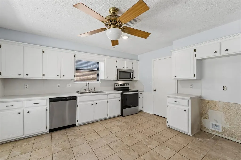 Photo 10 — 213 S Silver Drive, Mustang, OK 73064
