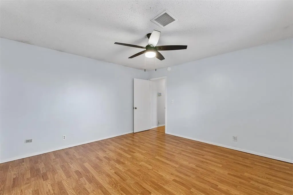 Photo 17 — 213 S Silver Drive, Mustang, OK 73064