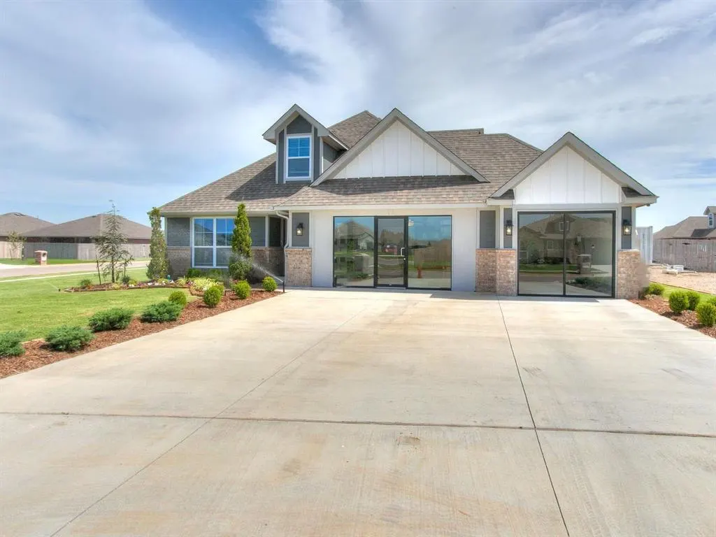 Front exterior — 1096 SE 17th Street, Newcastle, OK 73065