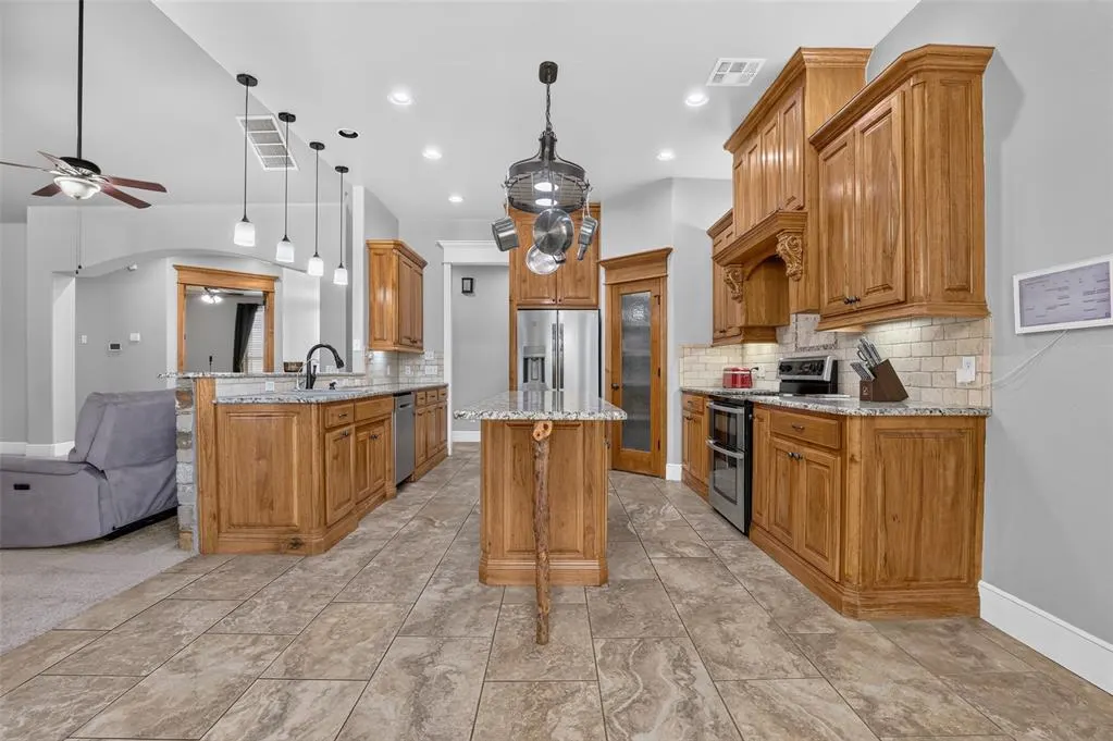 Photo 11 — 30454 Wolf Creek Lane, Cashion, OK 73016