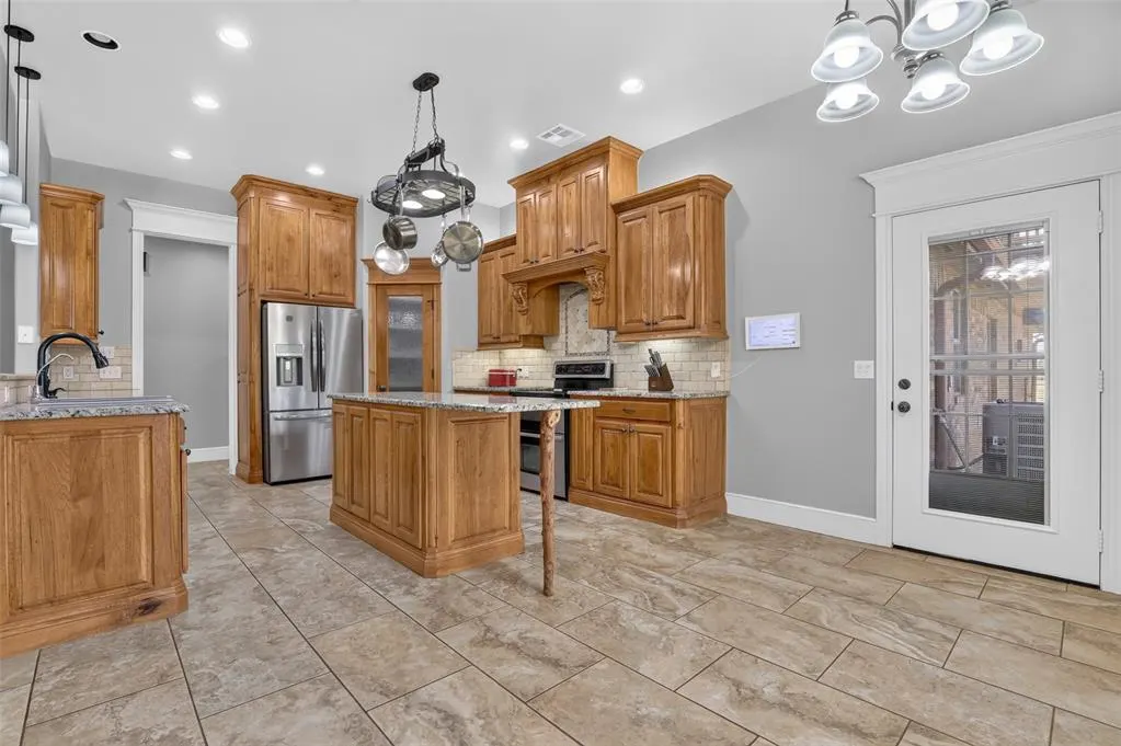 Photo 12 — 30454 Wolf Creek Lane, Cashion, OK 73016