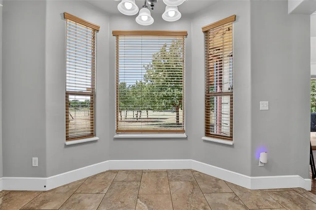 Photo 14 — 30454 Wolf Creek Lane, Cashion, OK 73016