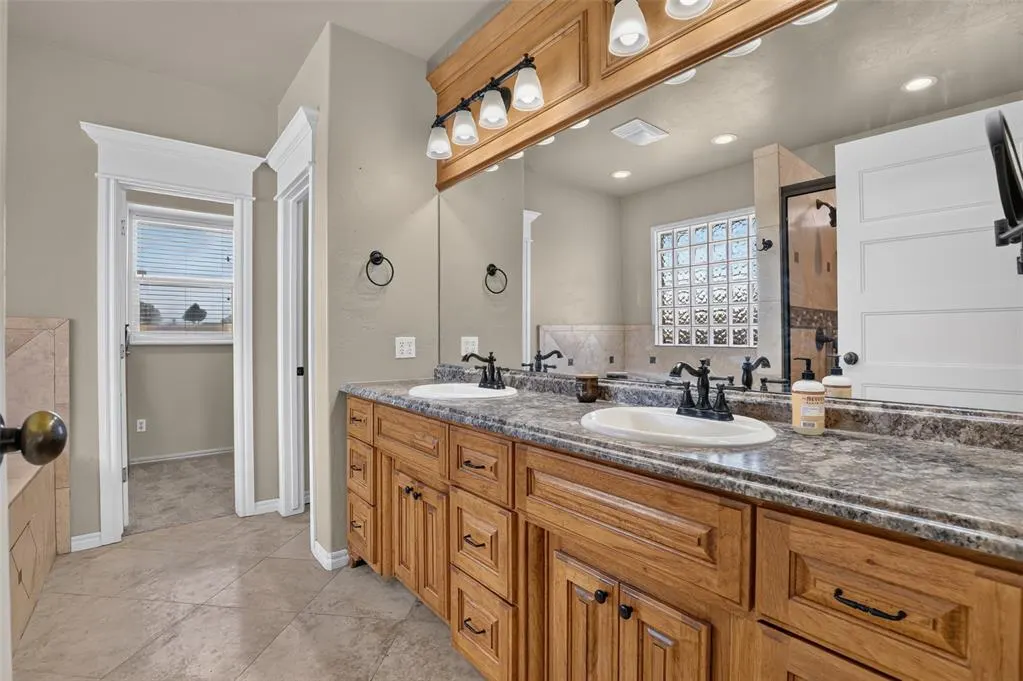 Photo 25 — 30454 Wolf Creek Lane, Cashion, OK 73016
