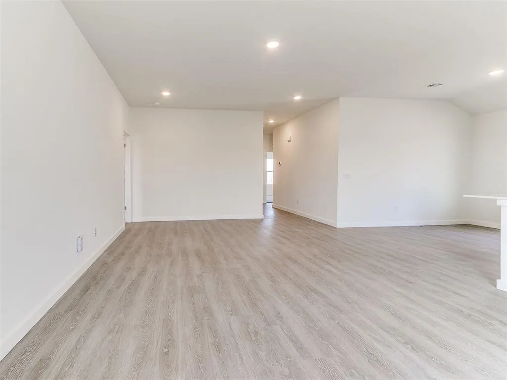 Photo 9 — 3140 Pennington Street, Harrah, OK 73045