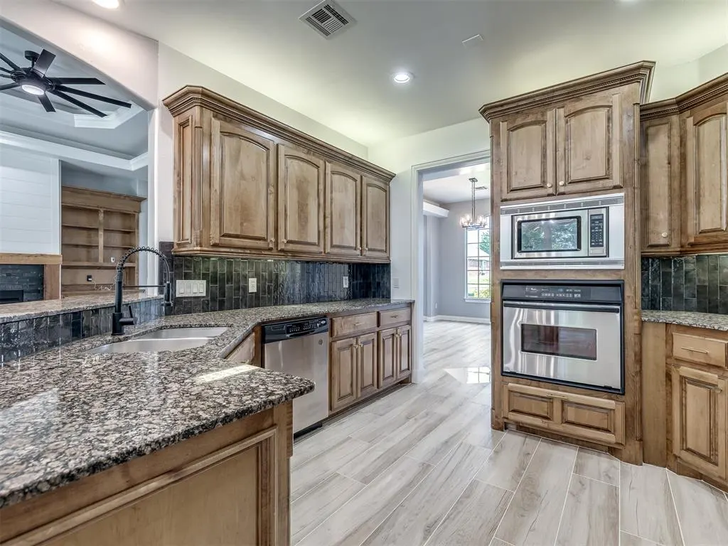 Photo 12 — 407 Canterbury Road, Midwest City, OK 73130