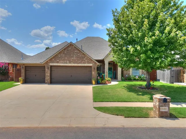 Photo 2 — 12405 Heathfield Lane, Oklahoma City, OK 73173