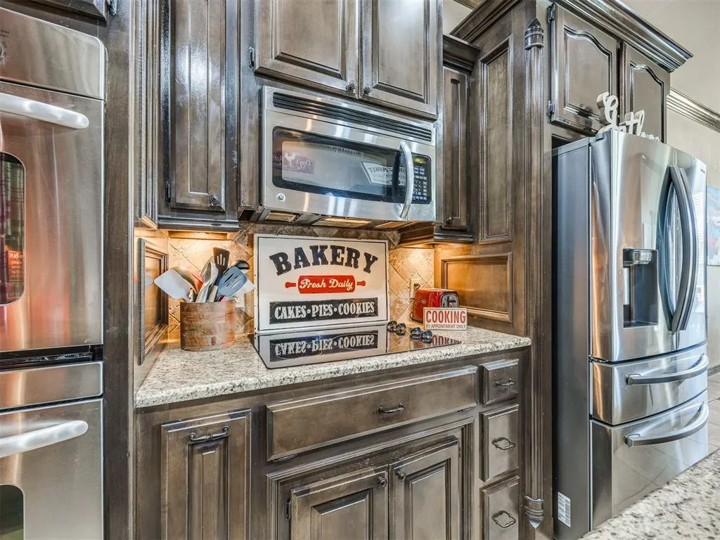 Photo 8 — 12405 Heathfield Lane, Oklahoma City, OK 73173