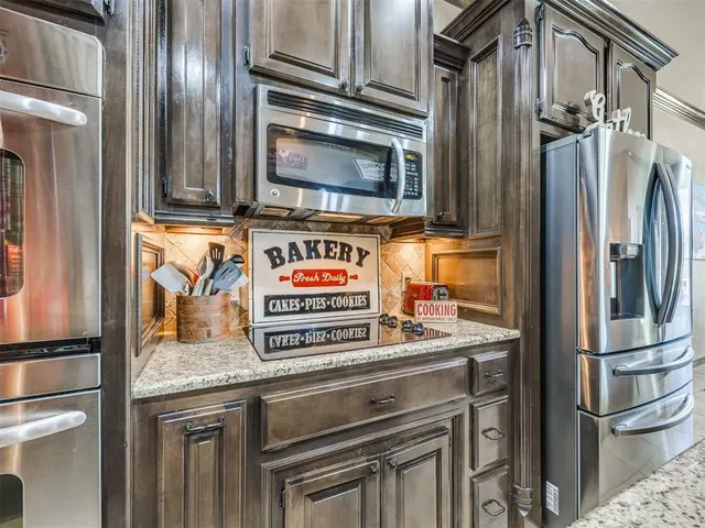 Photo 8 — 12405 Heathfield Lane, Oklahoma City, OK 73173