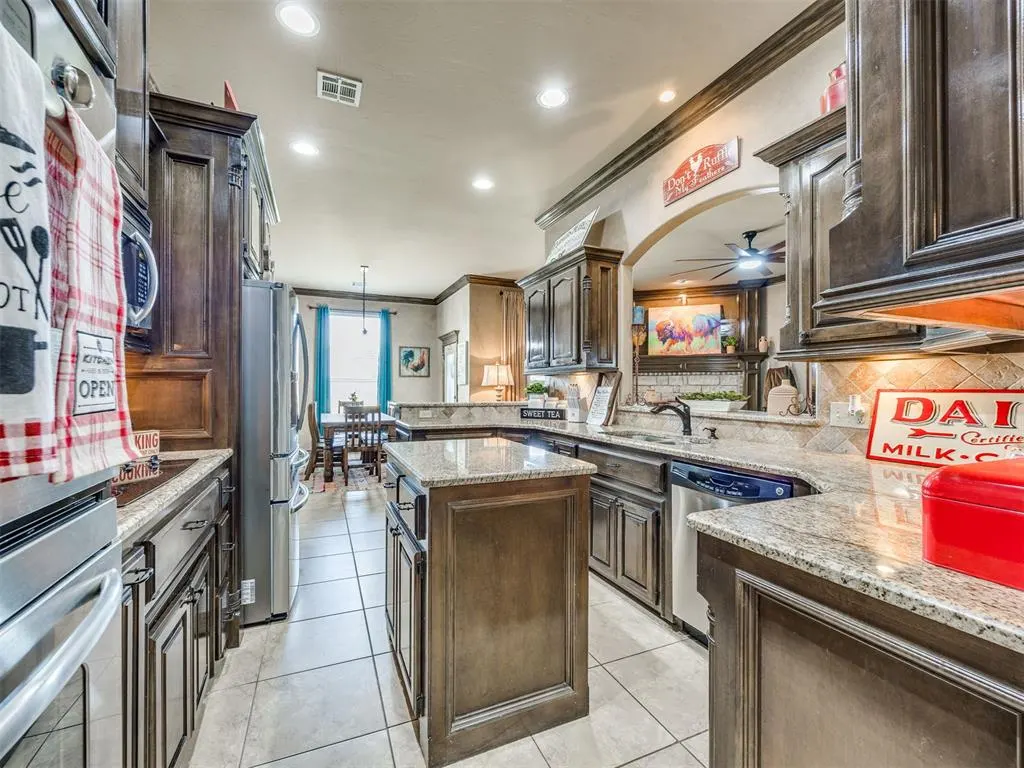Photo 9 — 12405 Heathfield Lane, Oklahoma City, OK 73173