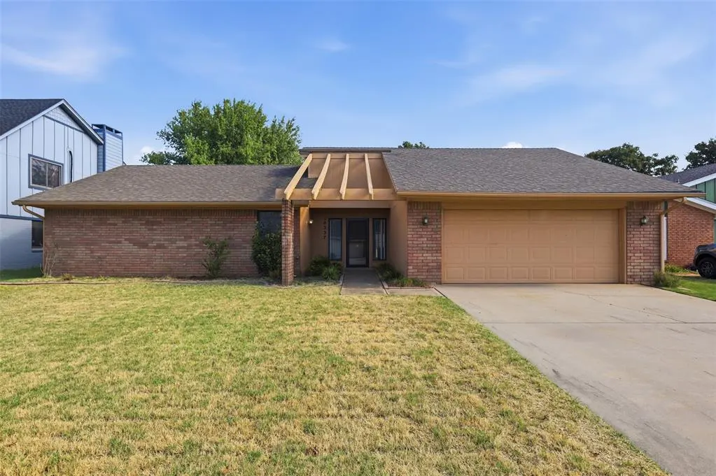 Front exterior — 10337 Kendal Avenue, Yukon, OK 73099