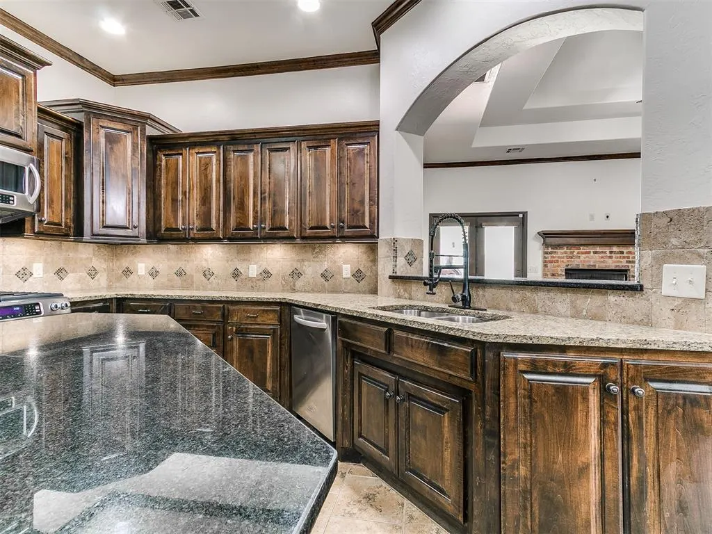 Photo 9 — 18305 Haslemere Lane, Edmond, OK 73012