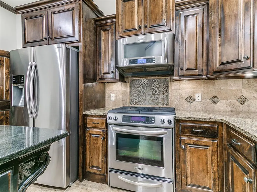 Photo 10 — 18305 Haslemere Lane, Edmond, OK 73012