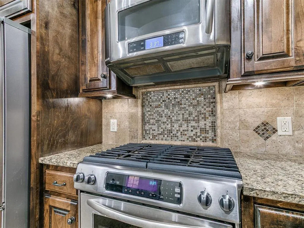 Photo 11 — 18305 Haslemere Lane, Edmond, OK 73012