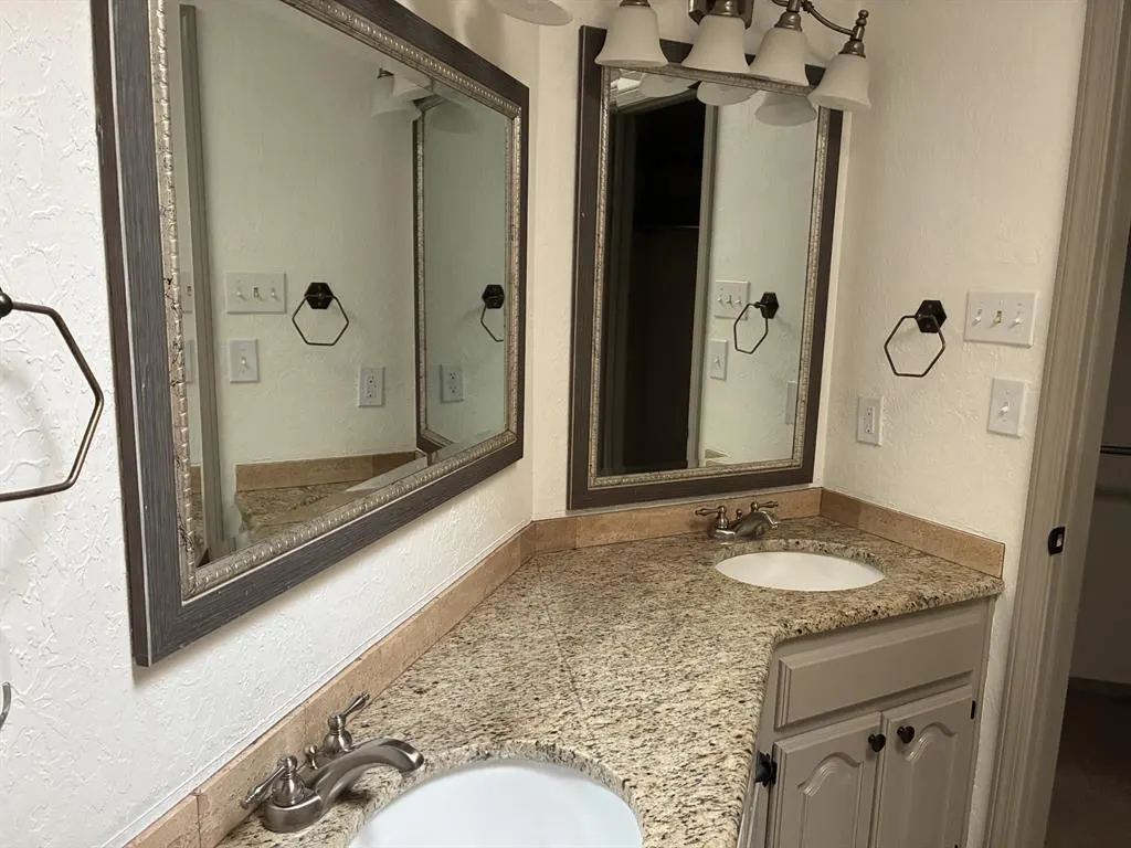 Photo 4 — 2937 Laurel Circle, Altus, OK 73521