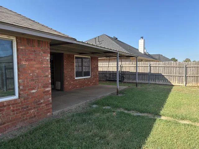 Photo 5 — 2937 Laurel Circle, Altus, OK 73521