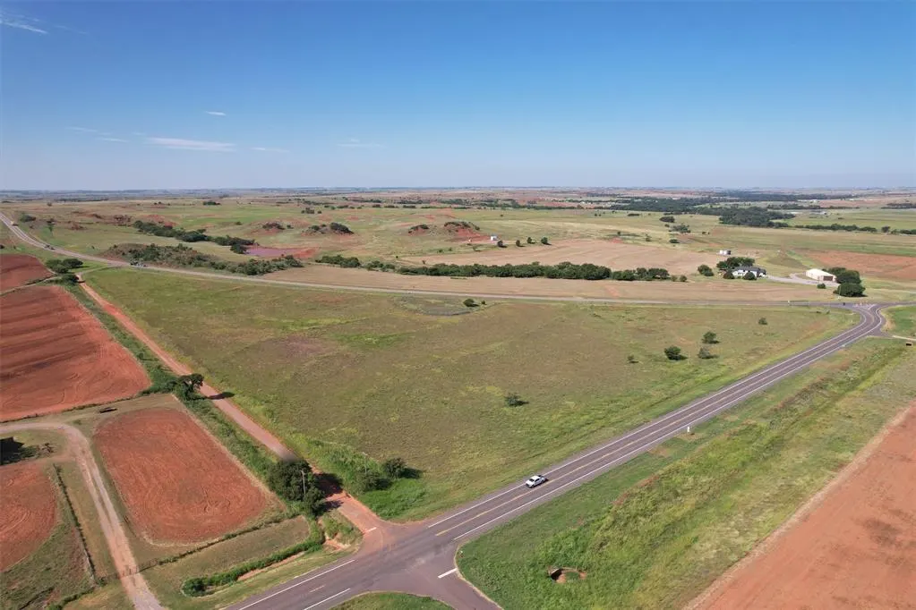 Front exterior — 17 E 1040 & Hwy 73 Road, Foss, OK 73647