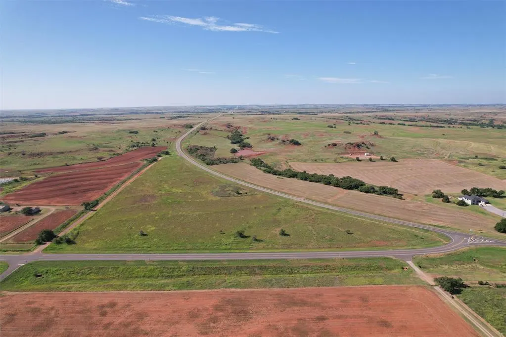 Photo 2 — 17 E 1040 & Hwy 73 Road, Foss, OK 73647