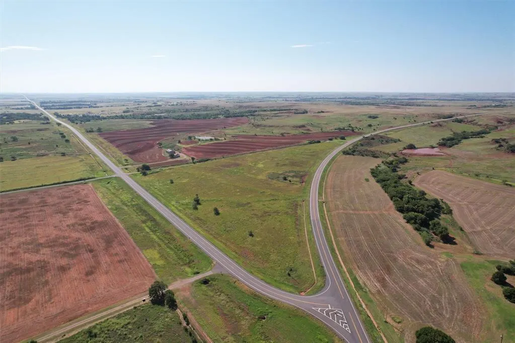 Photo 3 — 17 E 1040 & Hwy 73 Road, Foss, OK 73647