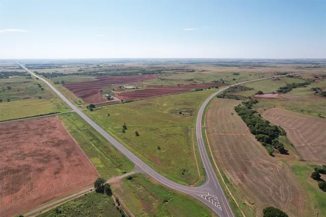 Photo 3 — 17 E 1040 & Hwy 73 Road, Foss, OK 73647