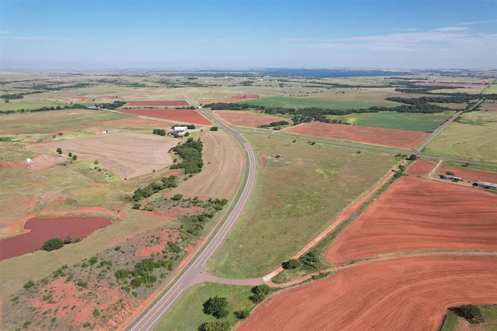 Photo 5 — 17 E 1040 & Hwy 73 Road, Foss, OK 73647