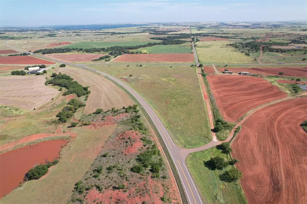 Photo 6 — 17 E 1040 & Hwy 73 Road, Foss, OK 73647