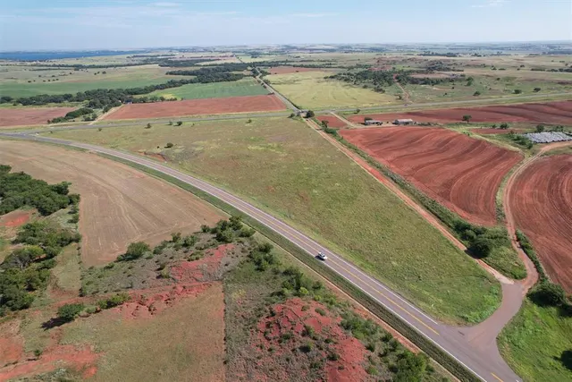 Photo 7 — 17 E 1040 & Hwy 73 Road, Foss, OK 73647