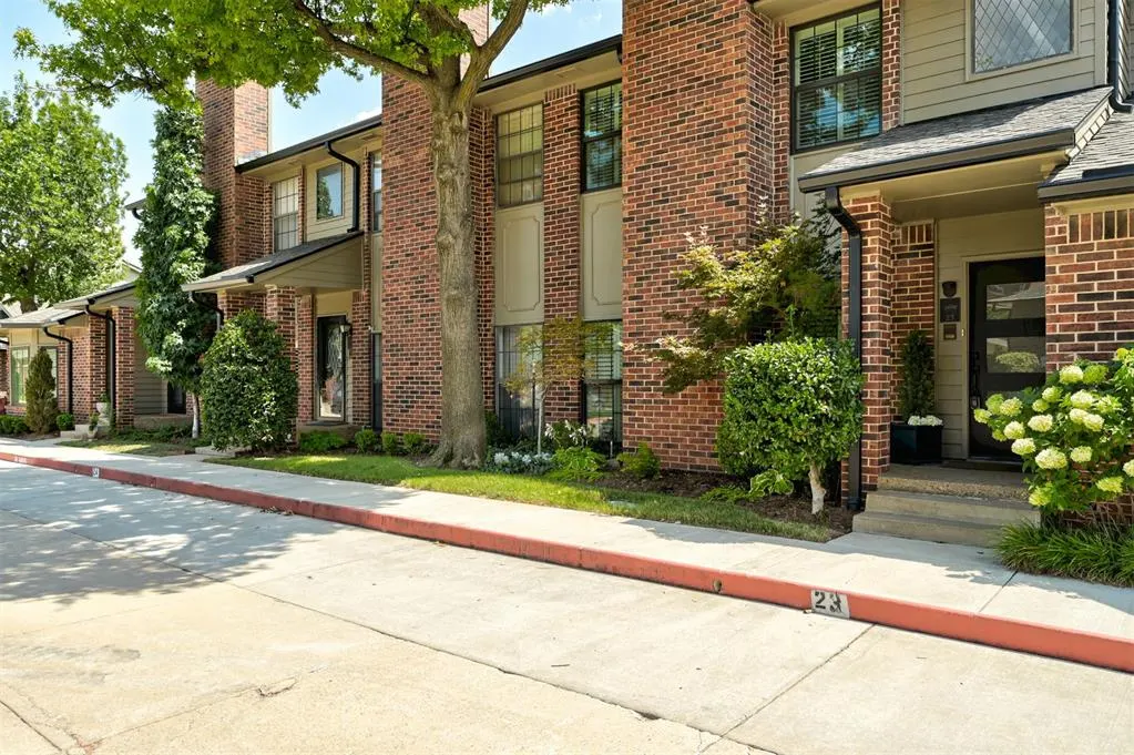Photo 2 — 6204 Waterford Boulevard 23, Oklahoma City, OK 73118