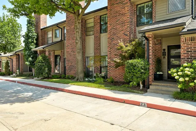 Photo 2 — 6204 Waterford Boulevard 23, Oklahoma City, OK 73118